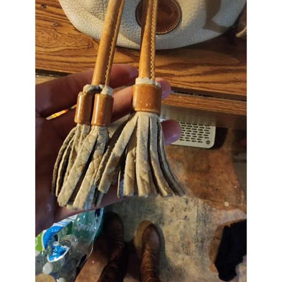 Vintage Dooney &‎ Bourke Leather Drawstring Bucket Bag White & Tan Trim 1980s - Picture 5 of 13